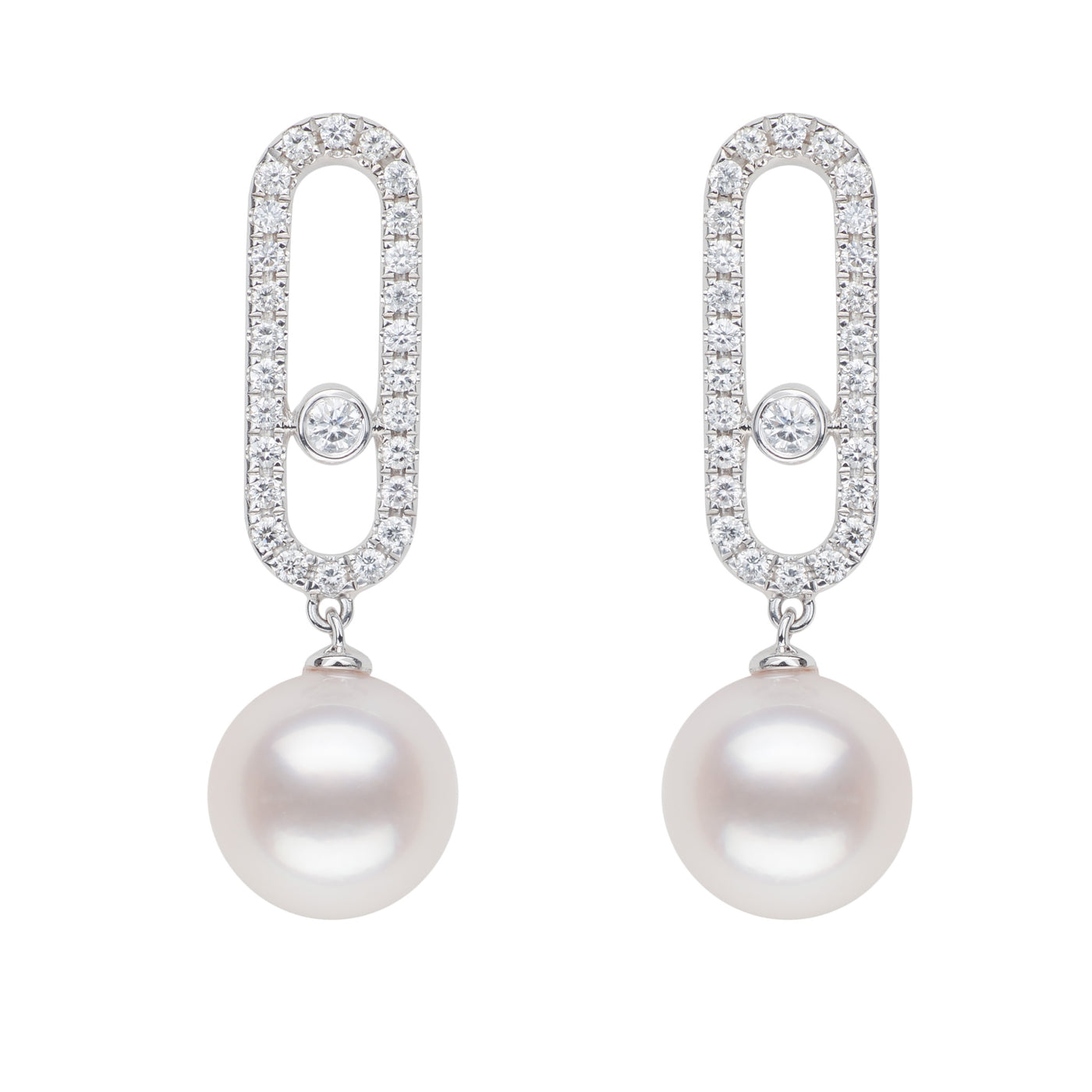 These earrings feature a modern yet elegant design with a single link adorned with sparkling white diamonds and a drop of luminous Akoya pearl.