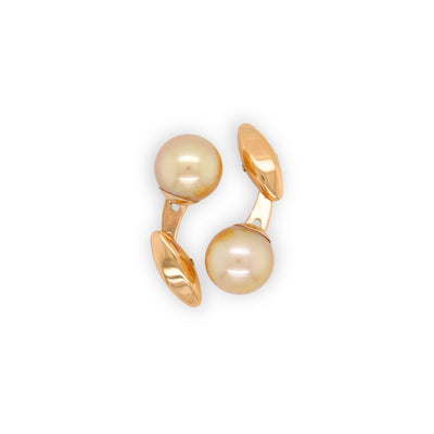 Elevate your style with these Golden South Sea pearl cufflinks, crafted in 18K yellow gold. Designed for the modern gentleman, these luxurious cufflinks showcase the rare beauty of golden pearls, offering a timeless and sophisticated touch to any formal attire. Perfect for special occasions or refined everyday wear.