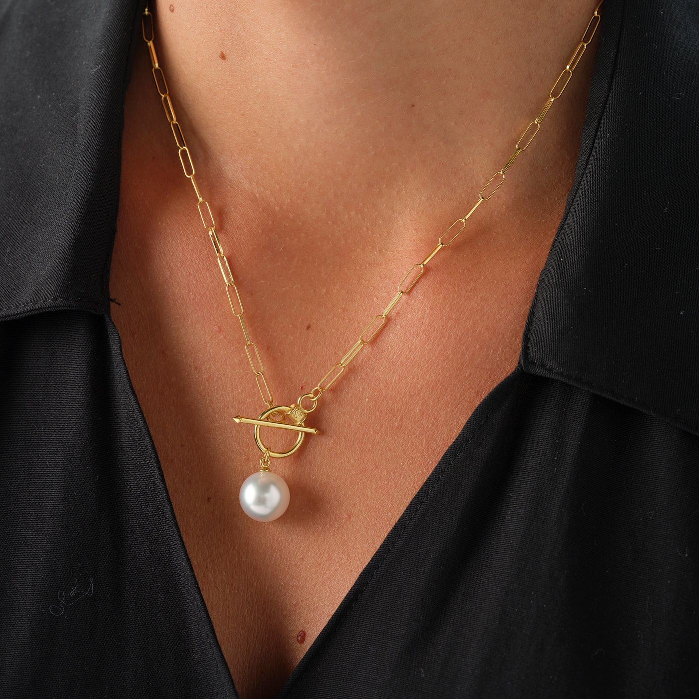 Toggle T-Bar Clasp with beautiful dangling White South Sea Pearl on an 18KYG fine paperclip chain.