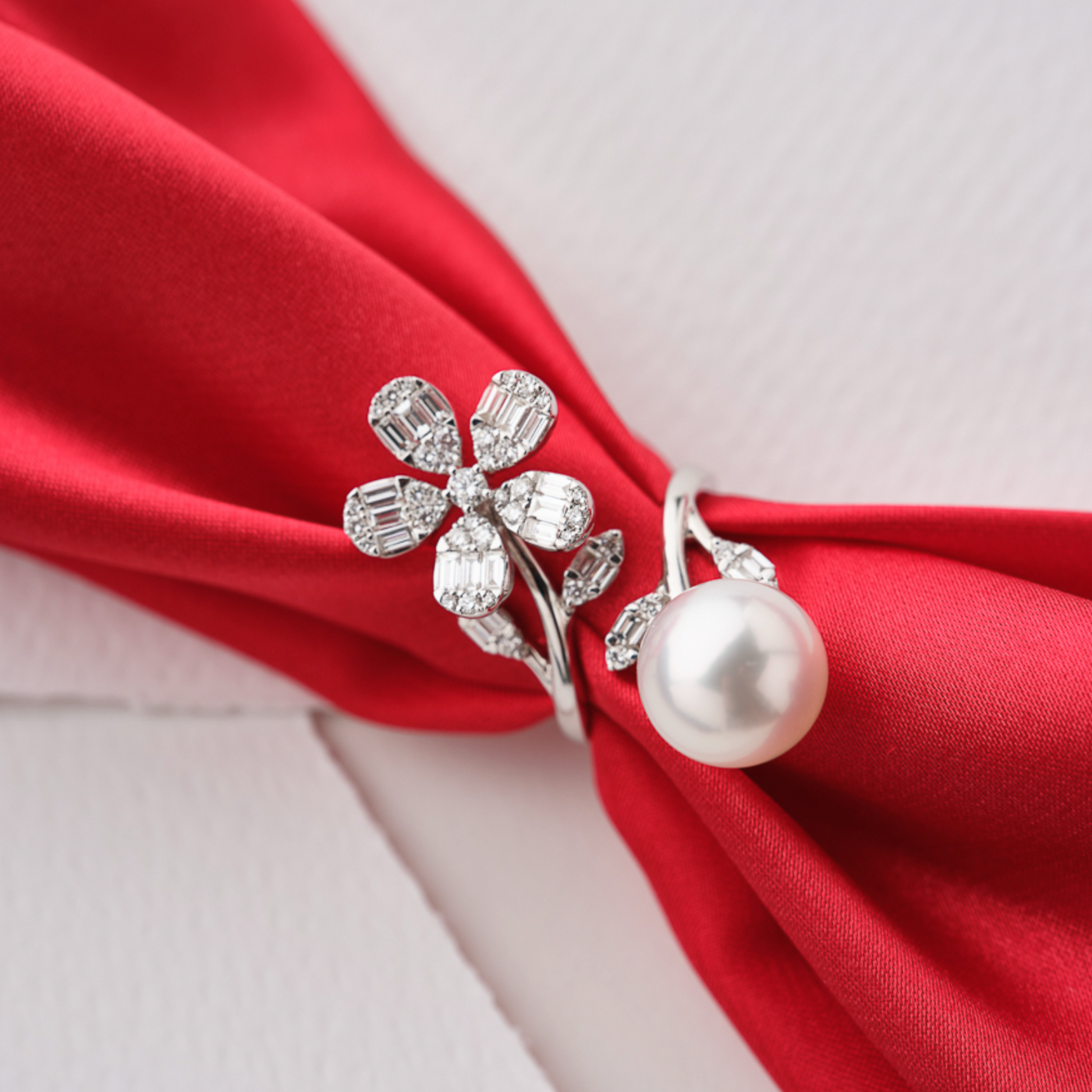 White South Sea Blooming Ring