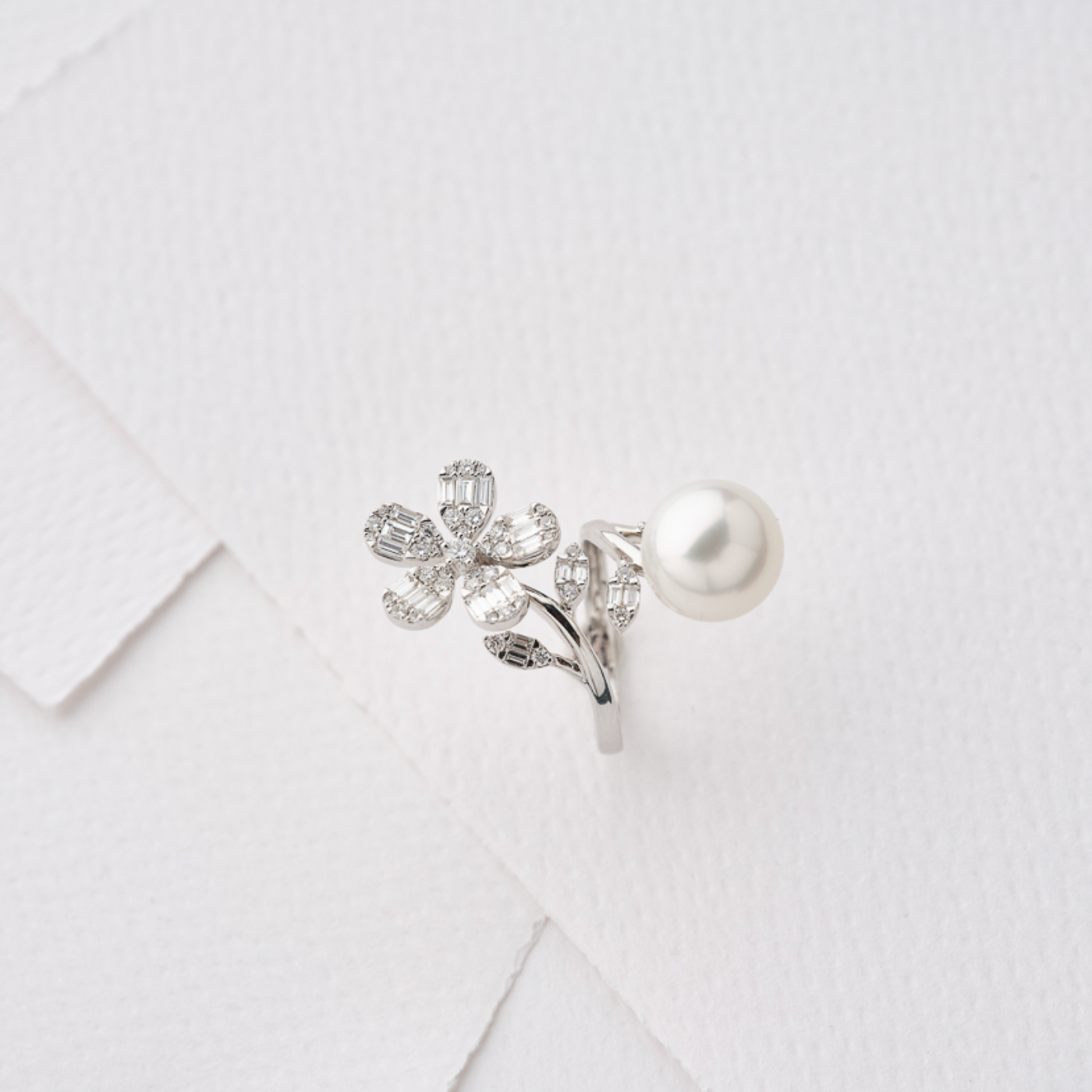 White South Sea Blooming Ring