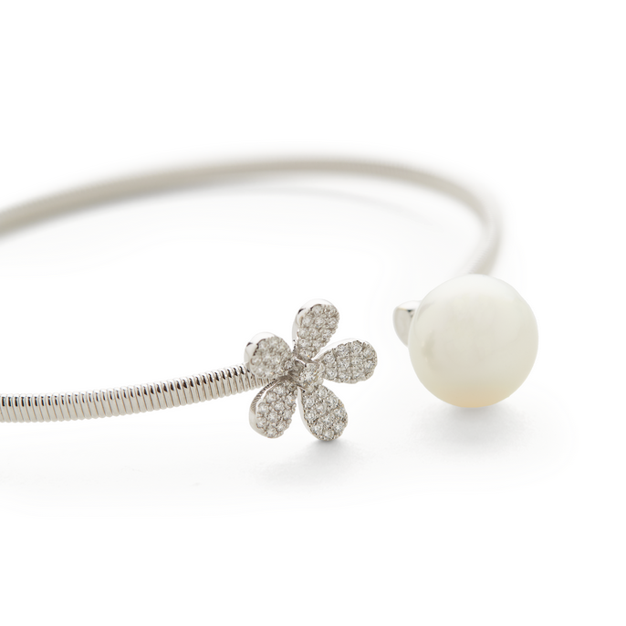 White South Sea Daisy Cuff